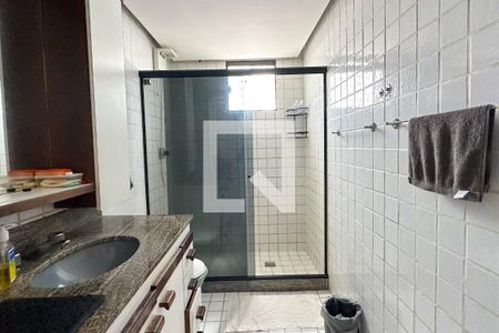 Apartamento à venda com 380m², 4 quartos e 2 vagas Apartamento à venda com 380m², 4 quartos e 2 vagasBanheiro da Suíte