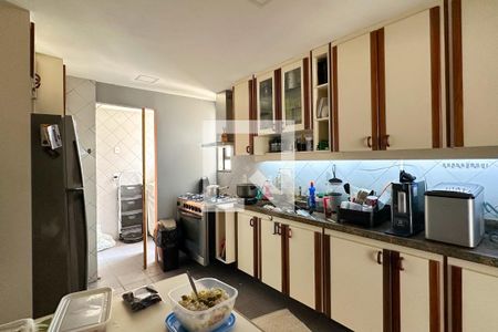 Apartamento à venda com 380m², 4 quartos e 2 vagas Apartamento à venda com 380m², 4 quartos e 2 vagasCozinha