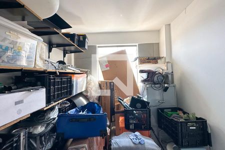 Apartamento à venda com 380m², 4 quartos e 2 vagas Apartamento à venda com 380m², 4 quartos e 2 vagasQuarto de Serviço