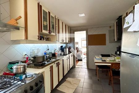 Apartamento à venda com 380m², 4 quartos e 2 vagas Apartamento à venda com 380m², 4 quartos e 2 vagasCozinha