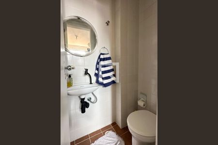 Apartamento à venda com 380m², 4 quartos e 2 vagas Apartamento à venda com 380m², 4 quartos e 2 vagasQuarto de Serviço