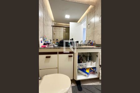 Apartamento à venda com 380m², 4 quartos e 2 vagas Apartamento à venda com 380m², 4 quartos e 2 vagasBanheiro Social 02