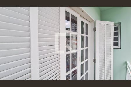 Casa à venda com 250m², 3 quartos e 4 vagas Casa à venda com 250m², 3 quartos e 4 vagasVaranda da suíte 2