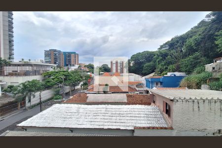 Casa à venda com 250m², 3 quartos e 4 vagas Casa à venda com 250m², 3 quartos e 4 vagasVista da Varanda da suíte 2