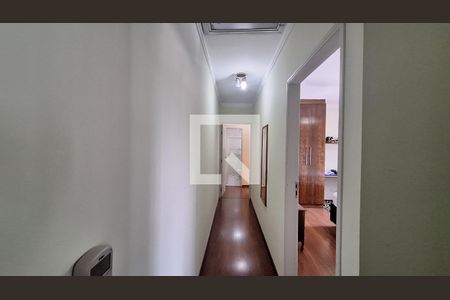 Casa à venda com 250m², 3 quartos e 4 vagas Casa à venda com 250m², 3 quartos e 4 vagasCorredor