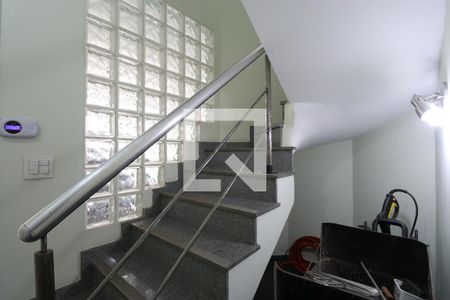 Casa à venda com 250m², 3 quartos e 4 vagasEscada