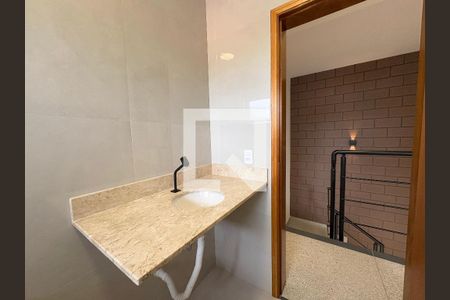 Casa à venda com 105m², 3 quartos e 2 vagas Casa à venda com 105m², 3 quartos e 2 vagasBanheiro Social