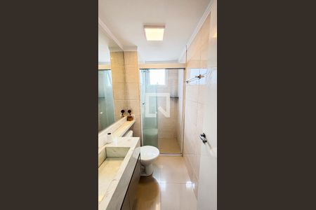 Apartamento à venda com 75m², 2 quartos e 2 vagas Apartamento à venda com 75m², 2 quartos e 2 vagasBanheiro