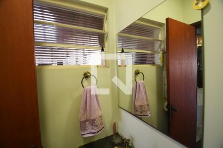 Casa à venda com 242m², 2 quartos e 2 vagasLavabo