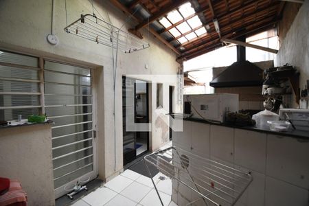 Casa à venda com 242m², 2 quartos e 2 vagasÁrea de Serviço