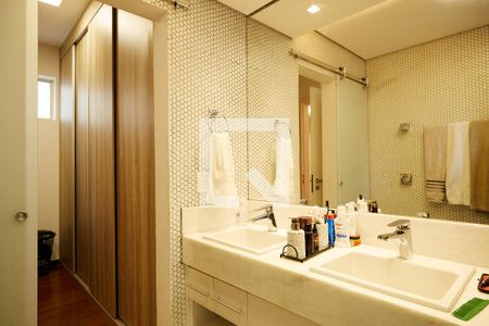 Apartamento para alugar com 180m², 4 quartos e 3 vagas Apartamento para alugar com 180m², 4 quartos e 3 vagasQuarto