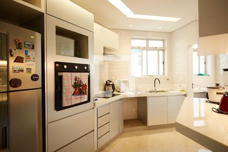 Apartamento para alugar com 180m², 4 quartos e 3 vagas Apartamento para alugar com 180m², 4 quartos e 3 vagasCozinha