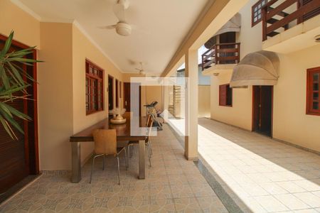 Casa à venda com 284m², 4 quartos e 4 vagas Casa à venda com 284m², 4 quartos e 4 vagasÁrea comum
