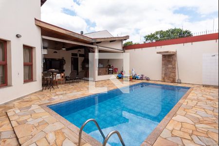 Casa à venda com 352m², 4 quartos e 4 vagasPiscina