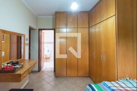 Casa à venda com 352m², 4 quartos e 4 vagasSuíte 2