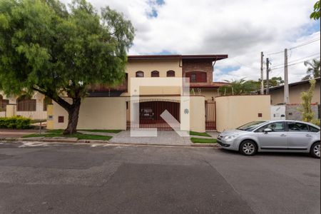 Casa à venda com 352m², 4 quartos e 4 vagasFachada