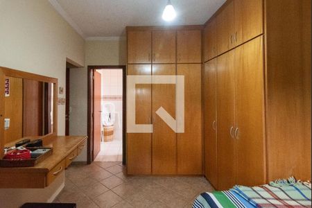 Casa à venda com 352m², 4 quartos e 4 vagasSuíte 2