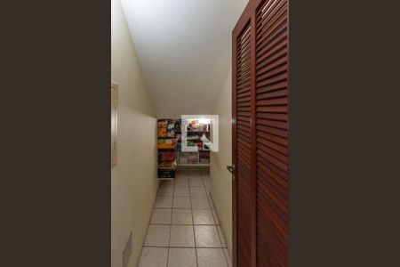 Casa à venda com 352m², 4 quartos e 4 vagasDespensa