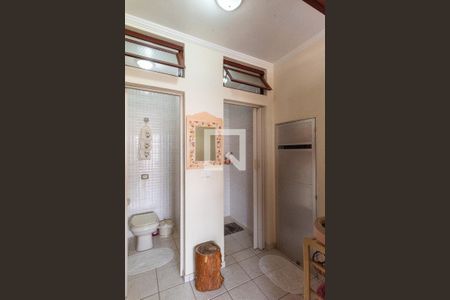 Casa à venda com 352m², 4 quartos e 4 vagasBanheiro de Serviço