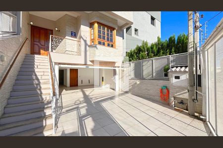 Casa à venda com 294m², 3 quartos e 4 vagas