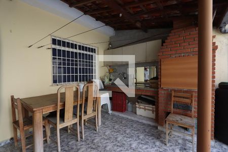 Casa à venda com 200m², 3 quartos e 2 vagasQuintal