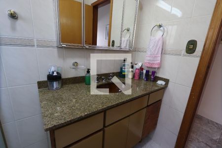 Casa à venda com 200m², 3 quartos e 2 vagasBanheiro