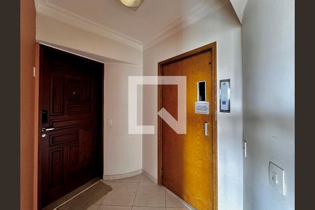 Apartamento à venda com 280m², 3 quartos e 3 vagas Apartamento à venda com 280m², 3 quartos e 3 vagasHall Social Apartamento