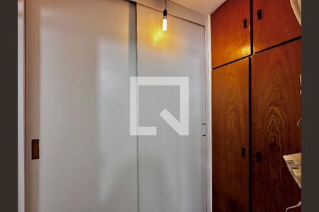 Apartamento à venda com 280m², 3 quartos e 3 vagas Apartamento à venda com 280m², 3 quartos e 3 vagasQuarto de Serviço