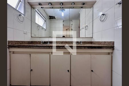 Apartamento à venda com 280m², 3 quartos e 3 vagas Apartamento à venda com 280m², 3 quartos e 3 vagasBanheiro Suíte