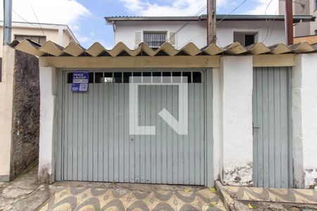 Casa à venda com 150m², 2 quartos e 2 vagas Casa à venda com 150m², 2 quartos e 2 vagasFachada