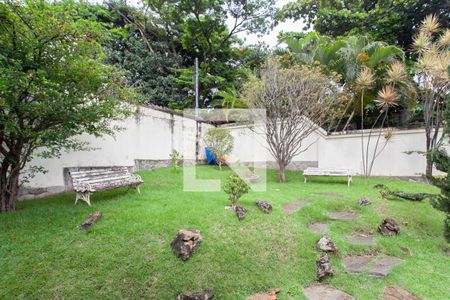 Casa à venda com 450m², 4 quartos e 4 vagas Casa à venda com 450m², 4 quartos e 4 vagasJardim
