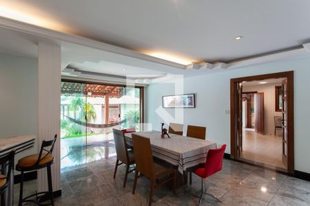 Casa à venda com 450m², 4 quartos e 4 vagas Casa à venda com 450m², 4 quartos e 4 vagasSala 3