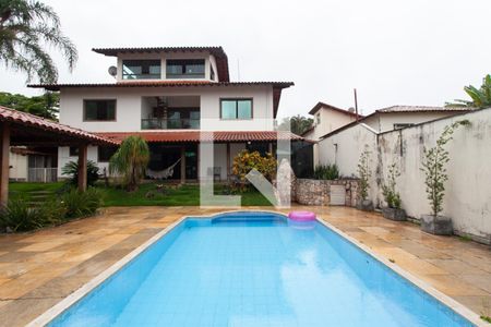 Casa à venda com 450m², 4 quartos e 4 vagas Casa à venda com 450m², 4 quartos e 4 vagasPiscina