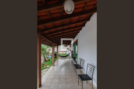 Casa à venda com 450m², 4 quartos e 4 vagas Casa à venda com 450m², 4 quartos e 4 vagasÁrea Externa