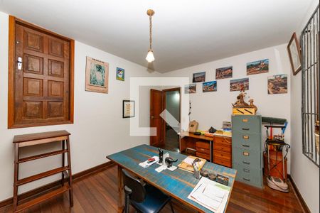 Casa à venda com 450m², 4 quartos e 3 vagas Casa à venda com 450m², 4 quartos e 3 vagasEscritório