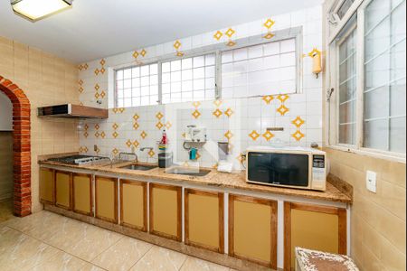 Casa à venda com 450m², 4 quartos e 3 vagas Casa à venda com 450m², 4 quartos e 3 vagasCozinha