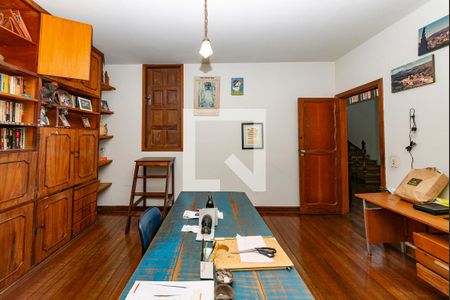 Casa à venda com 450m², 4 quartos e 3 vagas Casa à venda com 450m², 4 quartos e 3 vagasEscritório