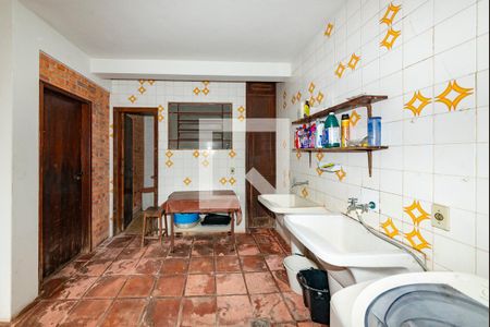 Casa à venda com 450m², 4 quartos e 3 vagas Casa à venda com 450m², 4 quartos e 3 vagasÁrea de Serviço