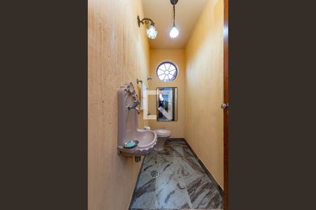 Casa à venda com 450m², 4 quartos e 3 vagas Casa à venda com 450m², 4 quartos e 3 vagasLavabo