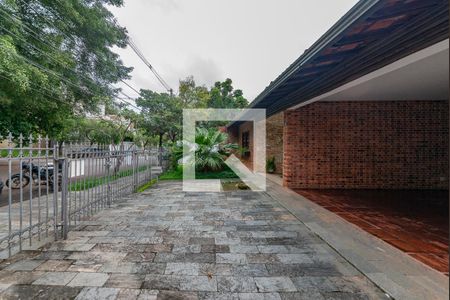 Casa à venda com 450m², 4 quartos e 3 vagas Casa à venda com 450m², 4 quartos e 3 vagasEntrada - Garagem