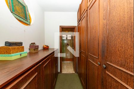 Casa à venda com 450m², 4 quartos e 3 vagas Casa à venda com 450m², 4 quartos e 3 vagasCloset da suíte