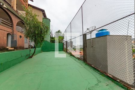 Casa à venda com 450m², 4 quartos e 3 vagas Casa à venda com 450m², 4 quartos e 3 vagasQuintal