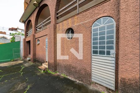 Casa à venda com 450m², 4 quartos e 3 vagas Casa à venda com 450m², 4 quartos e 3 vagasQuintal