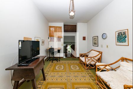 Casa à venda com 450m², 4 quartos e 3 vagas Casa à venda com 450m², 4 quartos e 3 vagasSala 4