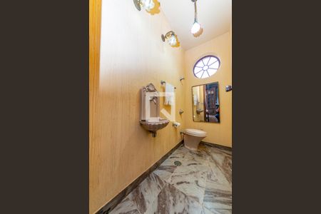 Casa à venda com 450m², 4 quartos e 3 vagas Casa à venda com 450m², 4 quartos e 3 vagasLavabo