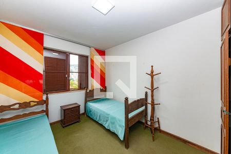 Casa à venda com 450m², 4 quartos e 3 vagas Casa à venda com 450m², 4 quartos e 3 vagasQuarto 4