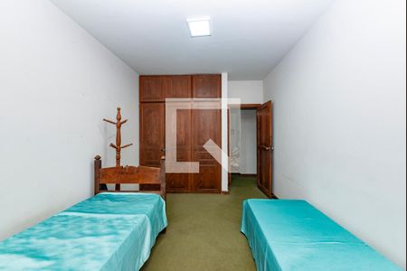 Casa à venda com 450m², 4 quartos e 3 vagas Casa à venda com 450m², 4 quartos e 3 vagasQuarto 4