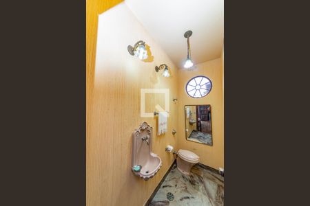 Casa à venda com 450m², 4 quartos e 3 vagas Casa à venda com 450m², 4 quartos e 3 vagasLavabo