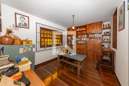 Casa à venda com 450m², 4 quartos e 3 vagas Casa à venda com 450m², 4 quartos e 3 vagasEscritório