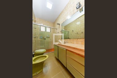 Casa à venda com 450m², 4 quartos e 3 vagas Casa à venda com 450m², 4 quartos e 3 vagasBanheiro Social 1